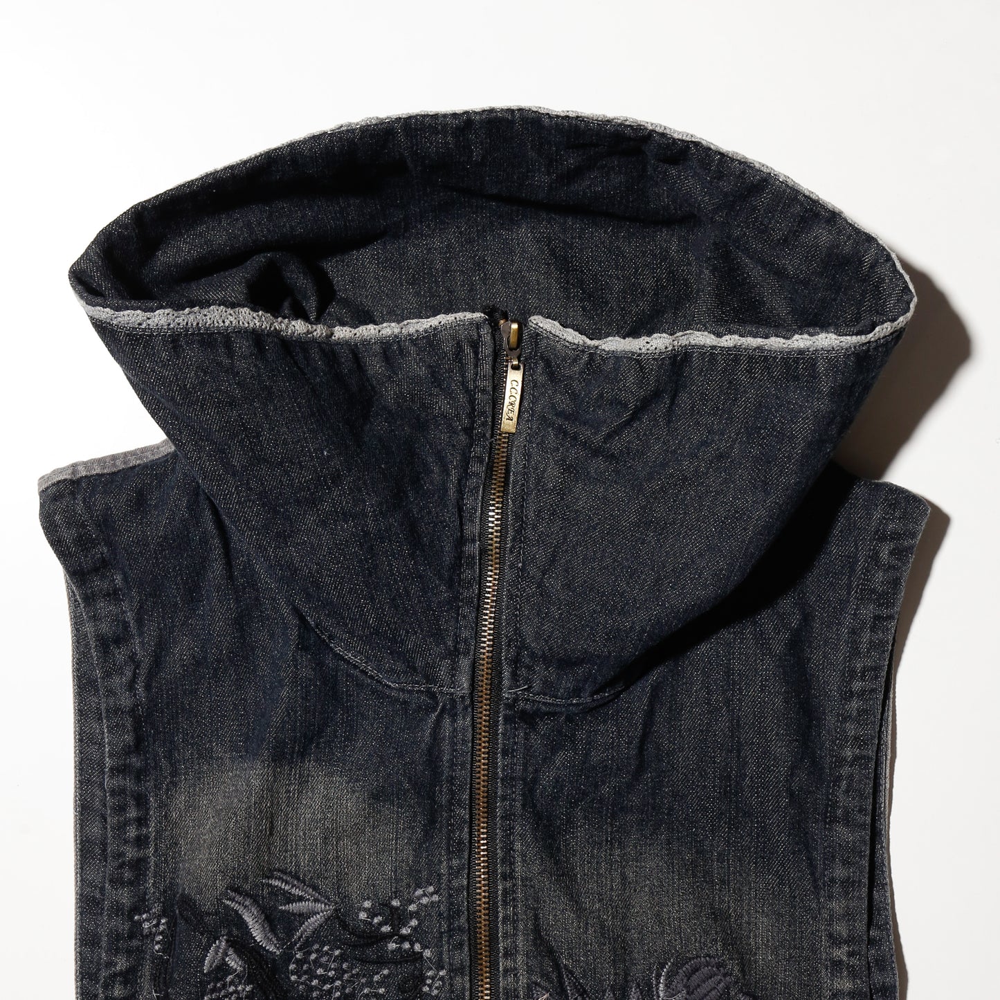 vintage broderied deform vest