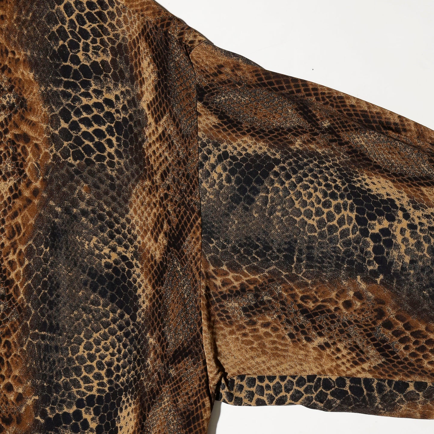 vintage python loose shirt