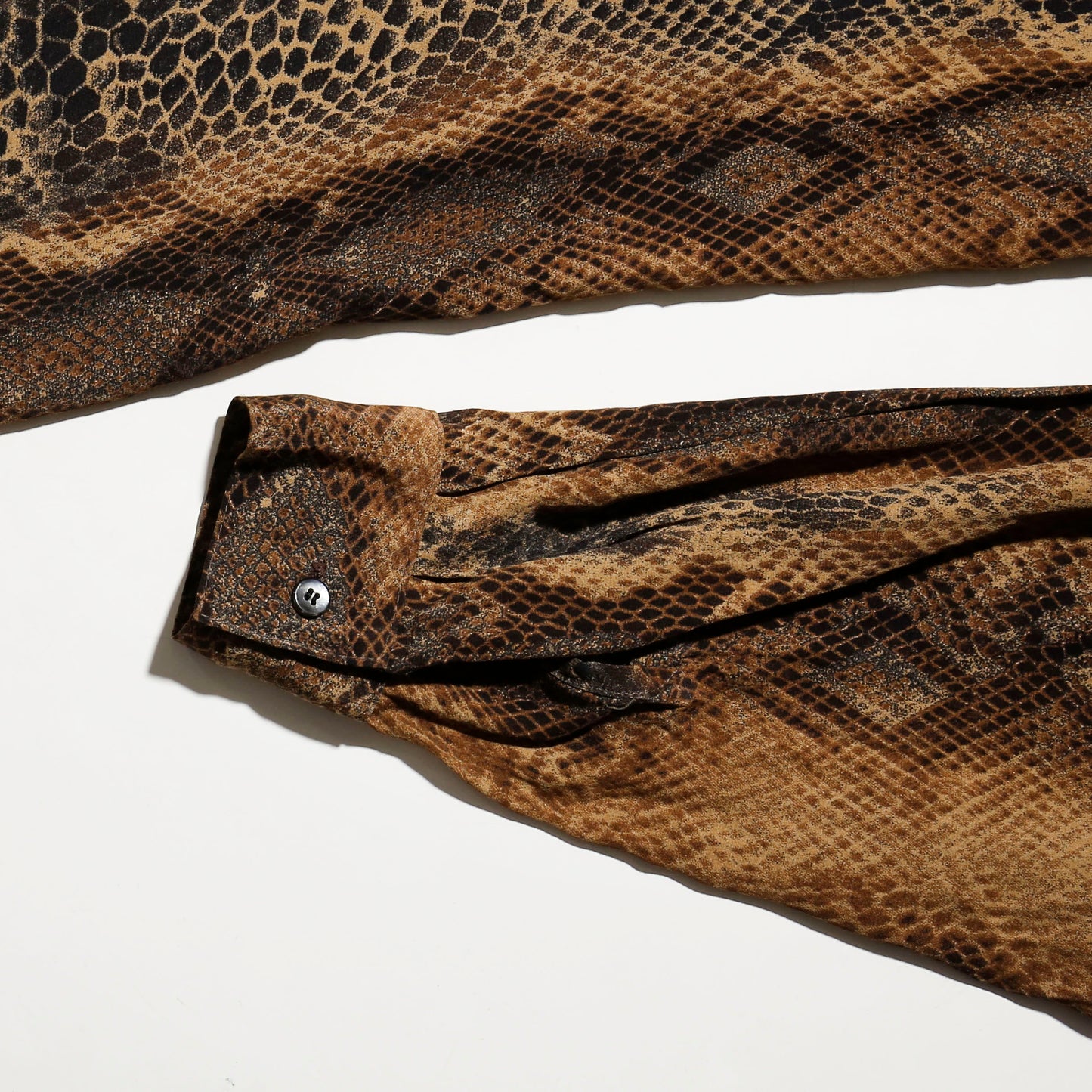 vintage python loose shirt