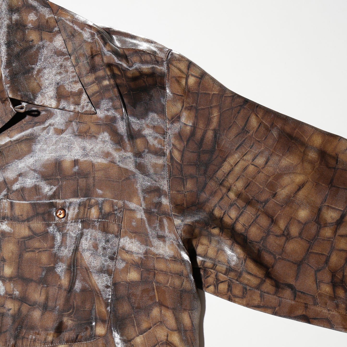 vintage shinny animal loose shirt