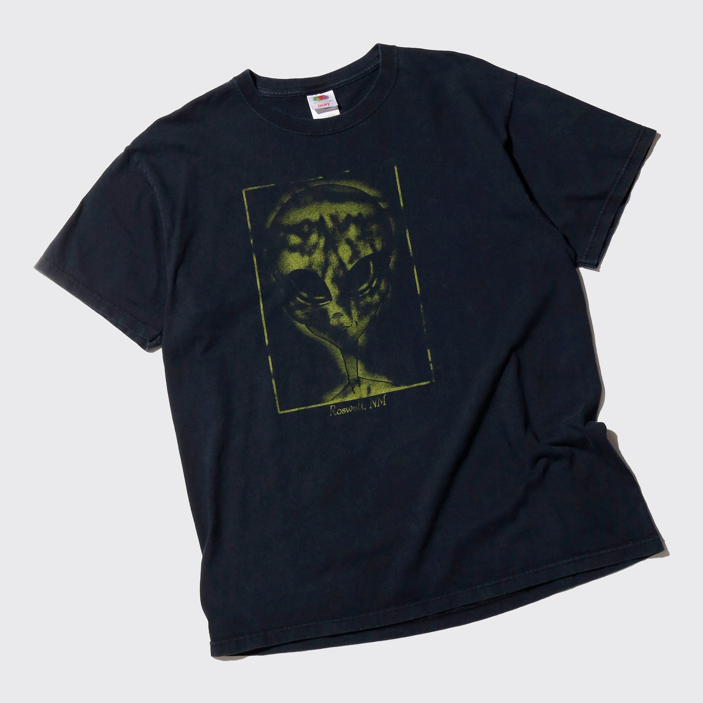 vintage 00's distressed alien t-shirt