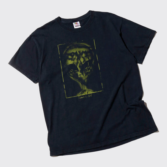 vintage 00's distressed alien t-shirt
