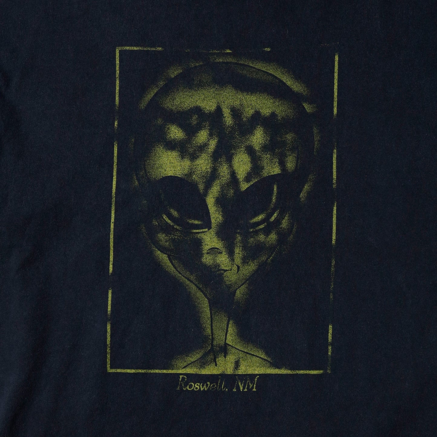 vintage 00's distressed alien t-shirt