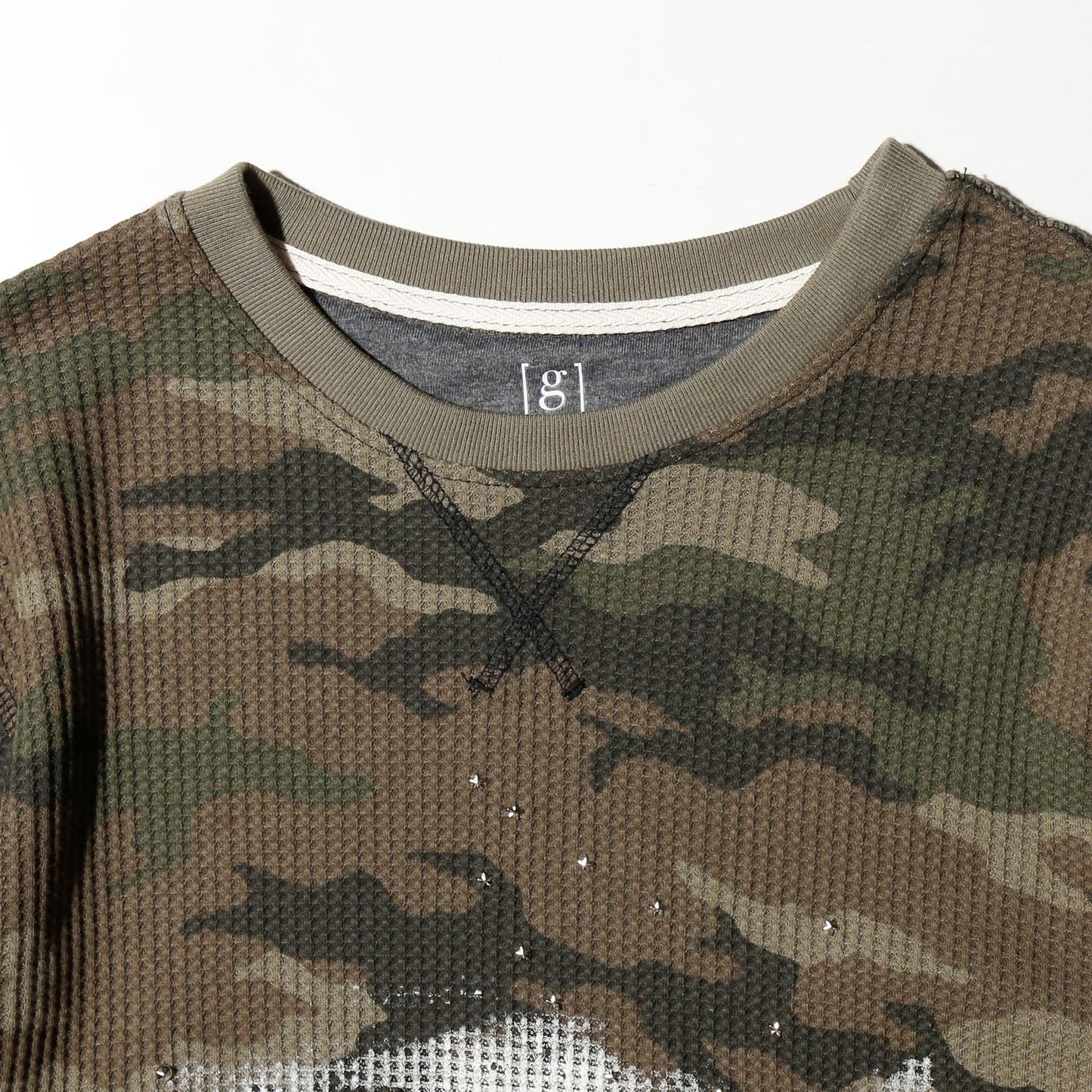 *one-off "the world is yours" hand screen l/s