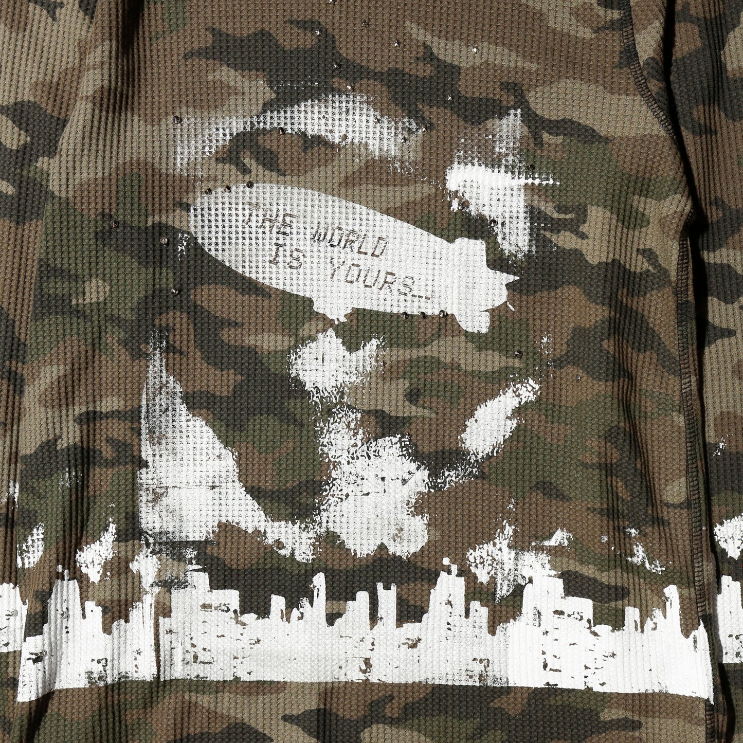 *one-off "the world is yours" hand screen l/s