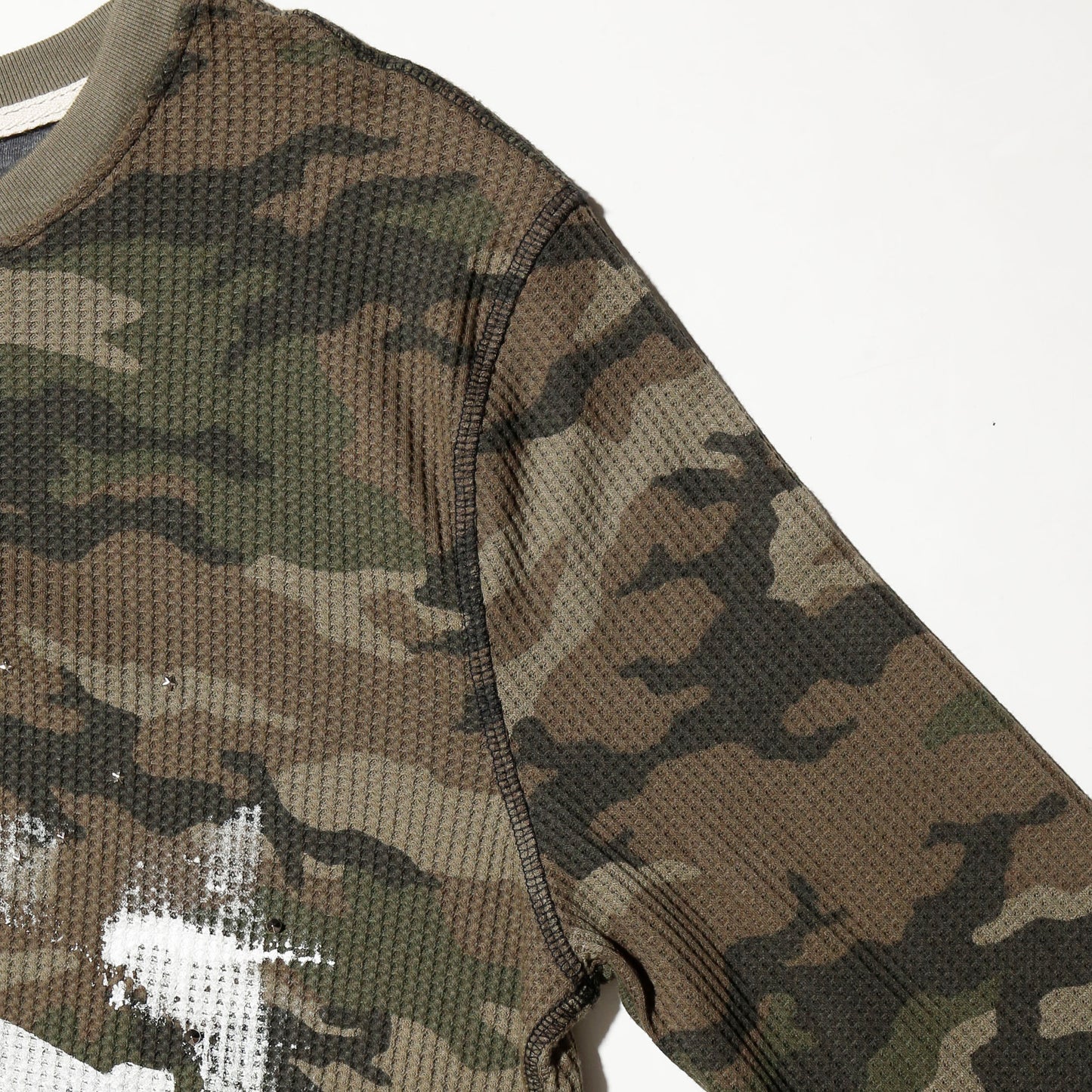 *one-off "the world is yours" hand screen l/s