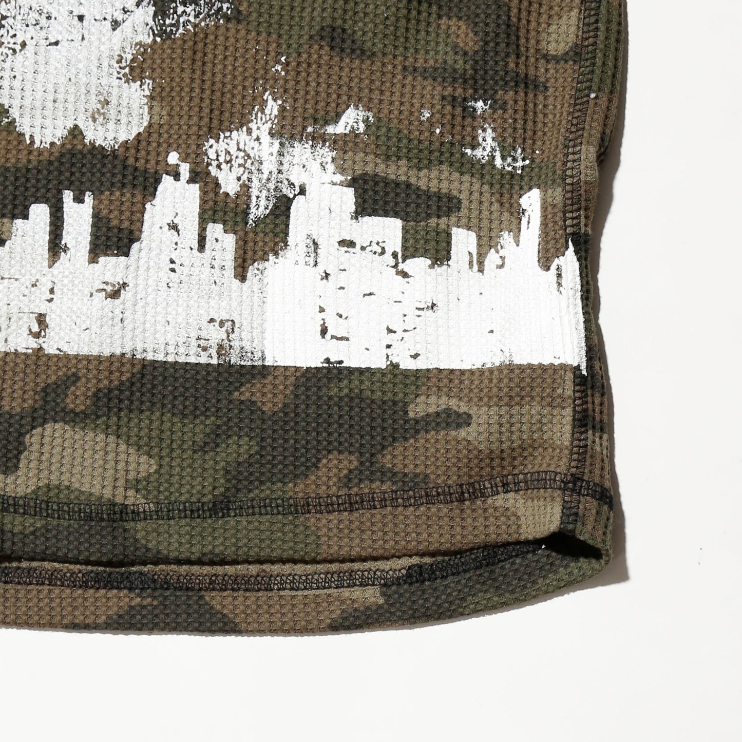 *one-off "the world is yours" hand screen l/s