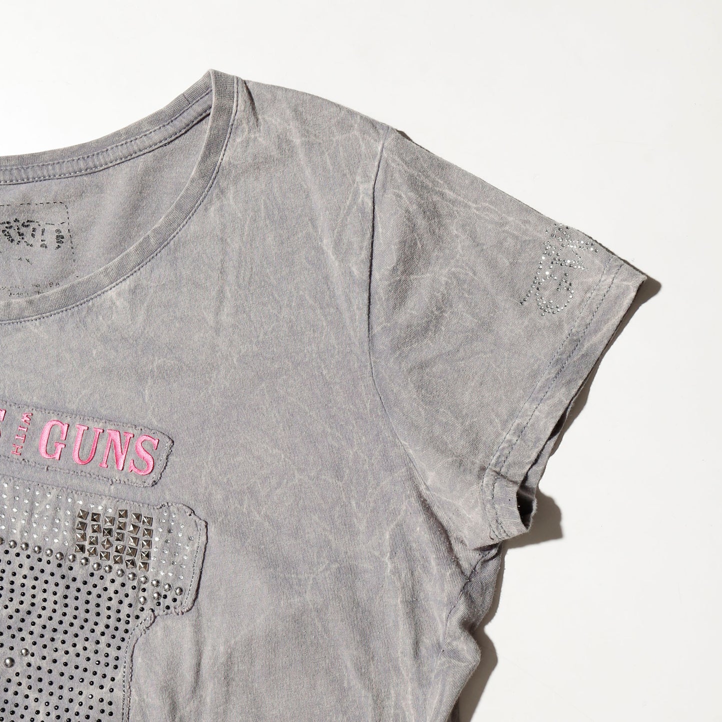 vintage 00's girls with guns studs pistol t-shirt