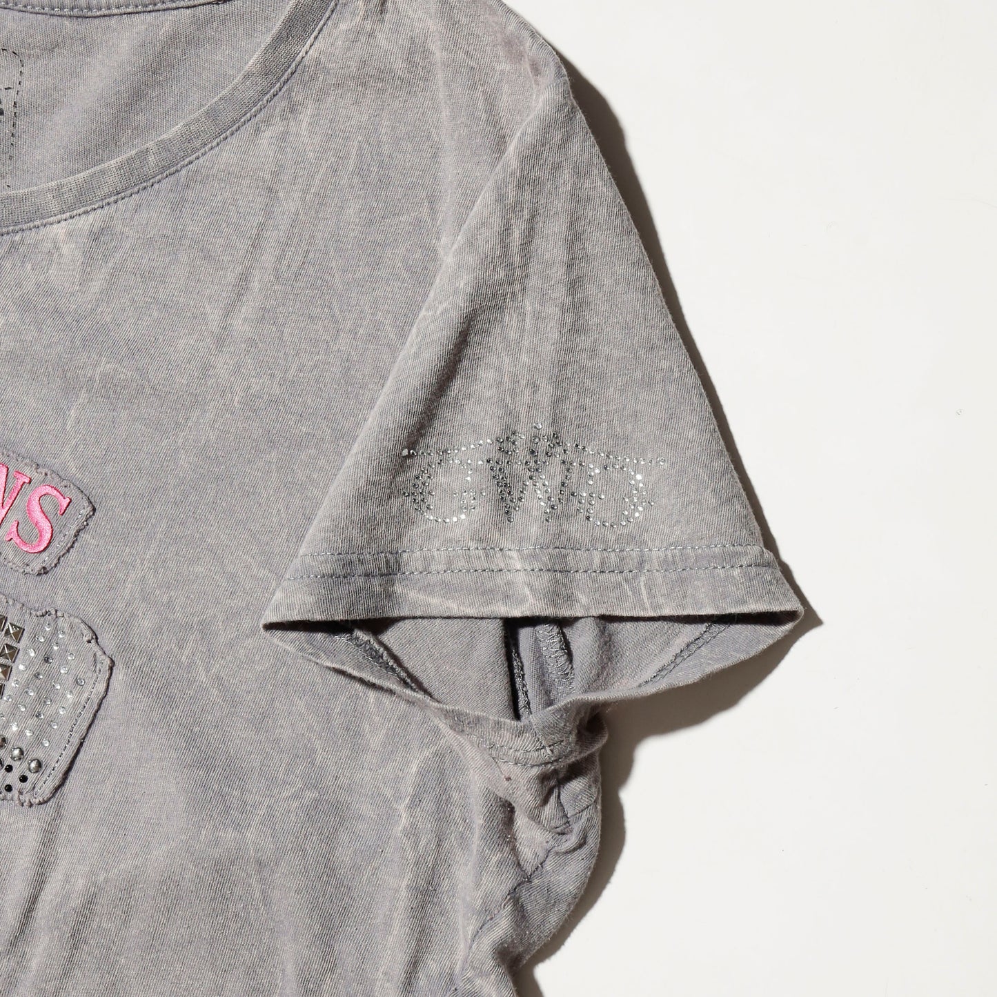 vintage 00's girls with guns studs pistol t-shirt