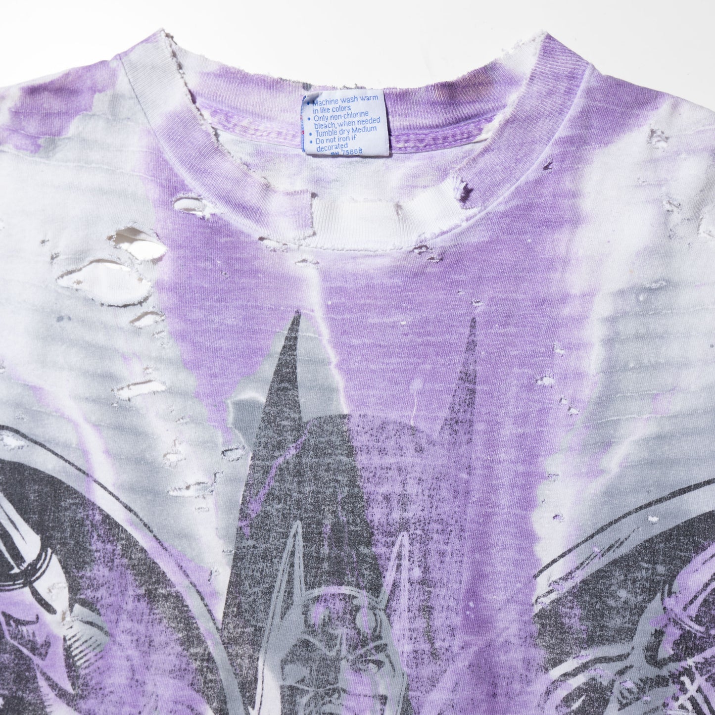 vintage 90's BATMAN all over print broken t-shirt