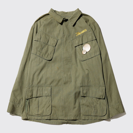 vintage 60's us army "Scriptures" broderied jungle fatigue jacket, with copper badge