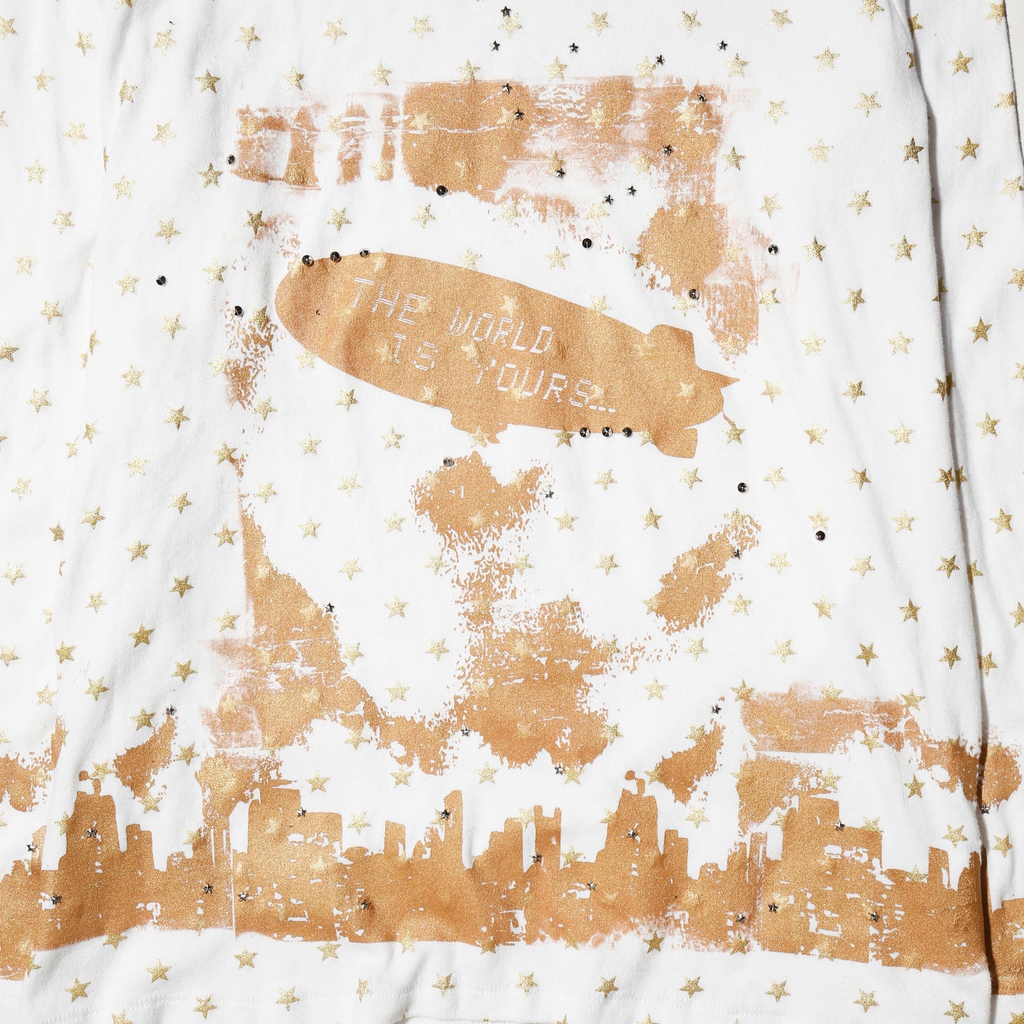 *one-off "the world is yours" hand screen l/s