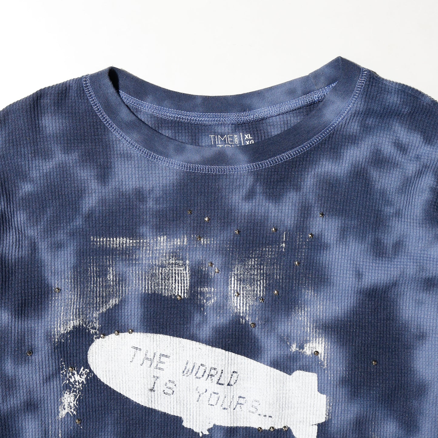 *one-off "the world is yours" hand screen l/s