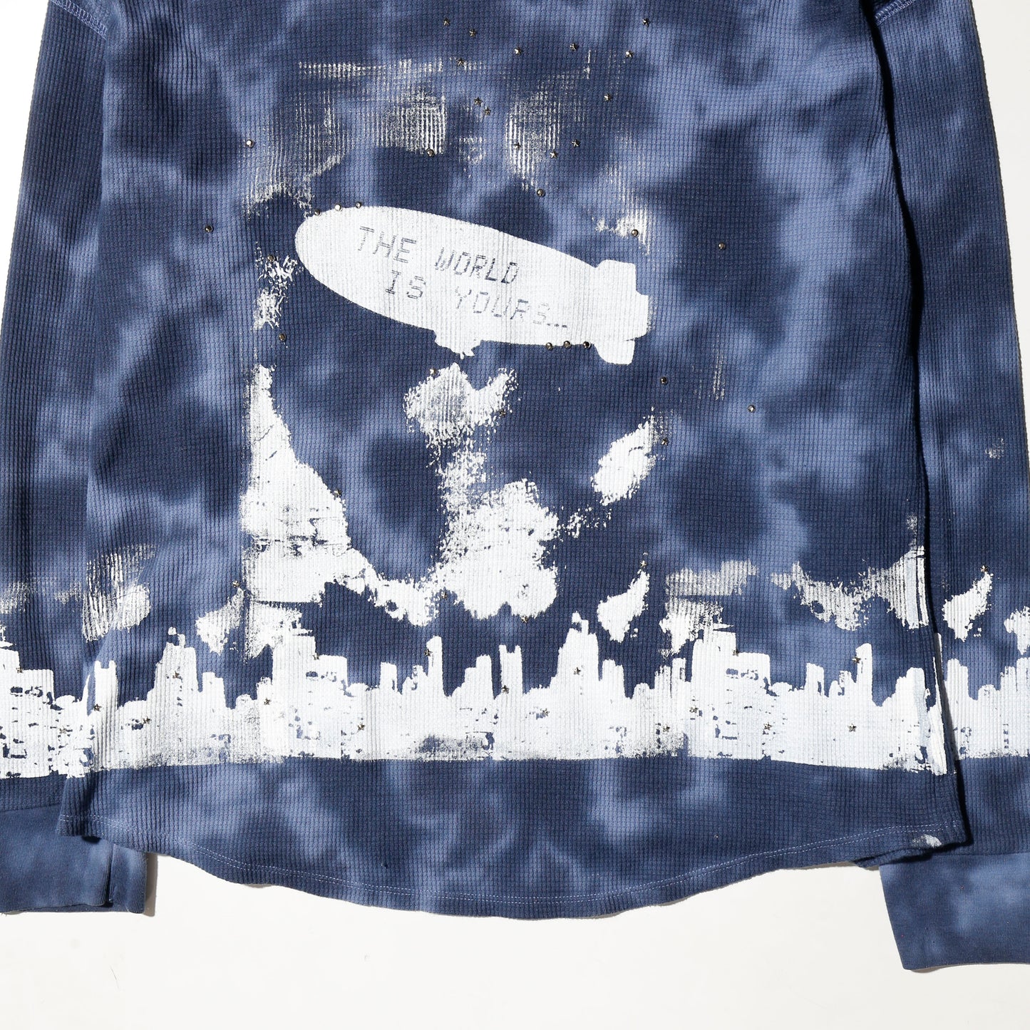 *one-off "the world is yours" hand screen l/s