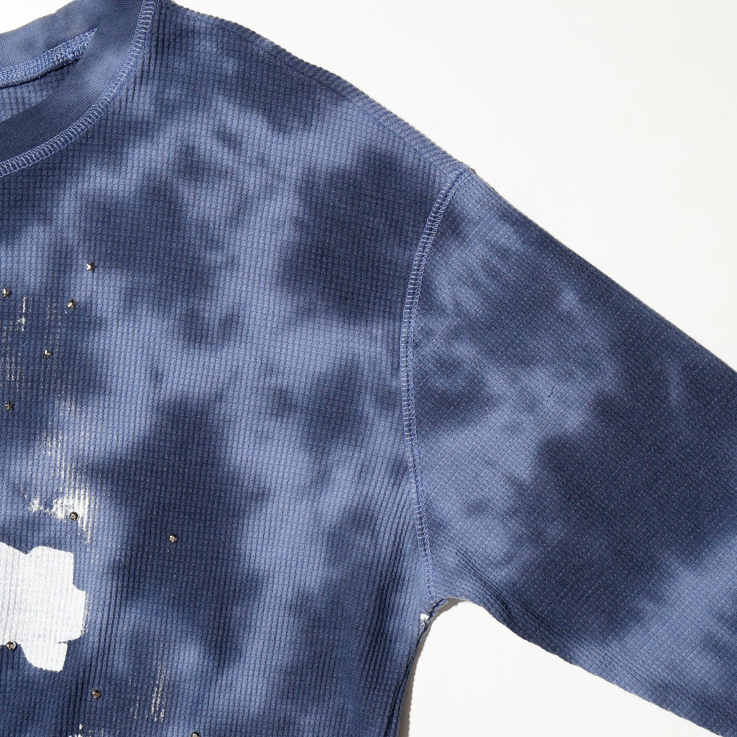 *one-off "the world is yours" hand screen l/s