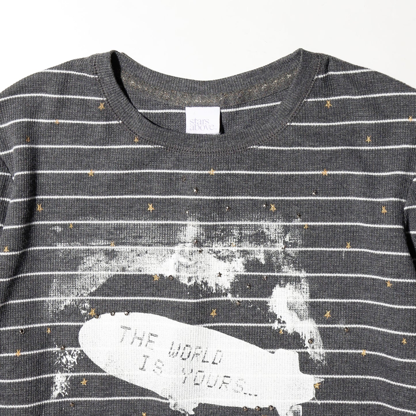 *one-off "the world is yours" hand screen l/s
