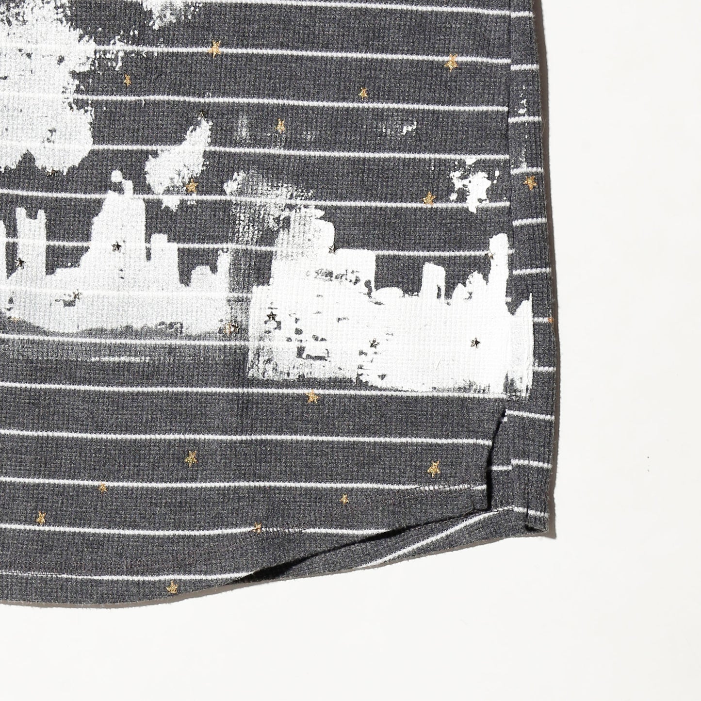 *one-off "the world is yours" hand screen l/s