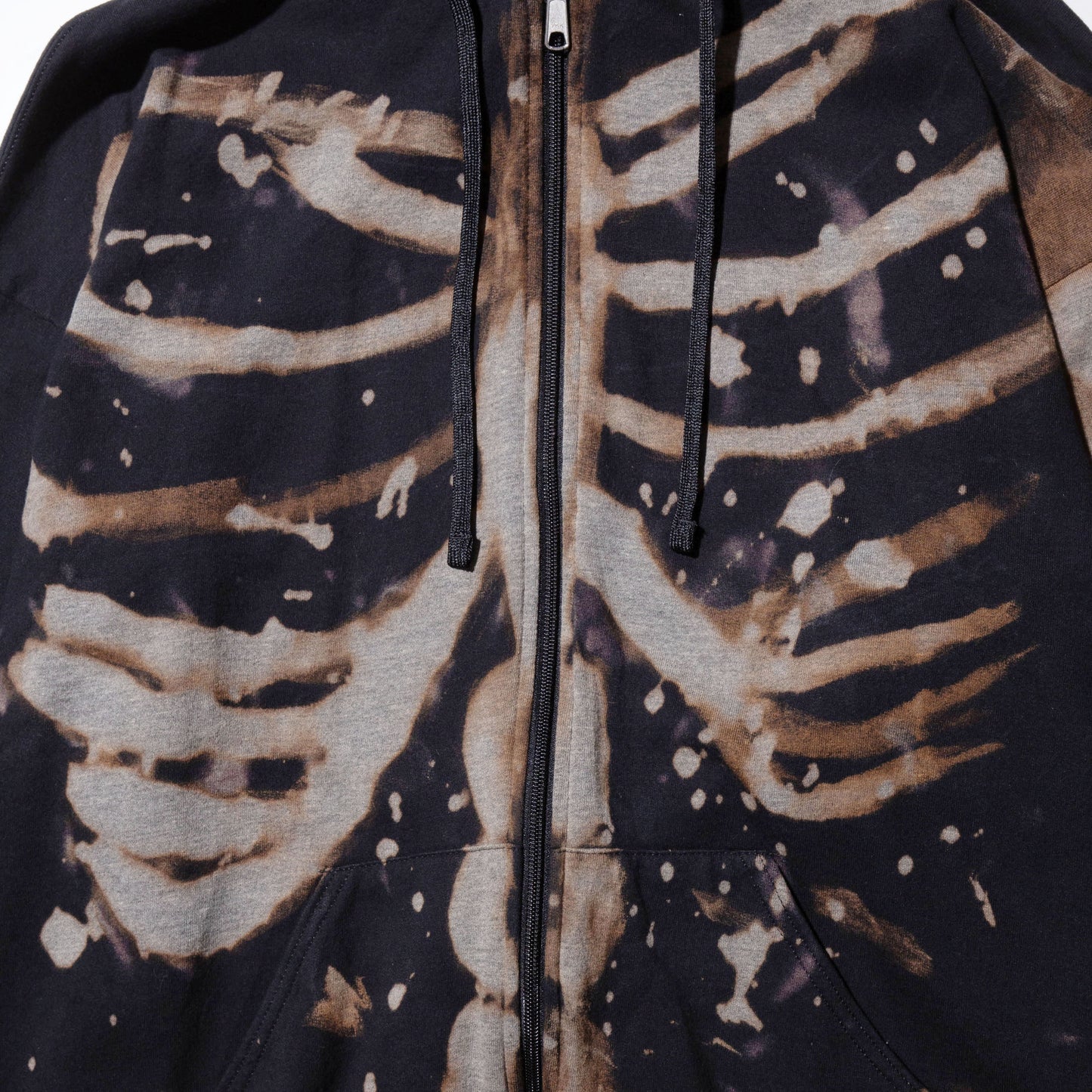 vintage breached skelton hoodie