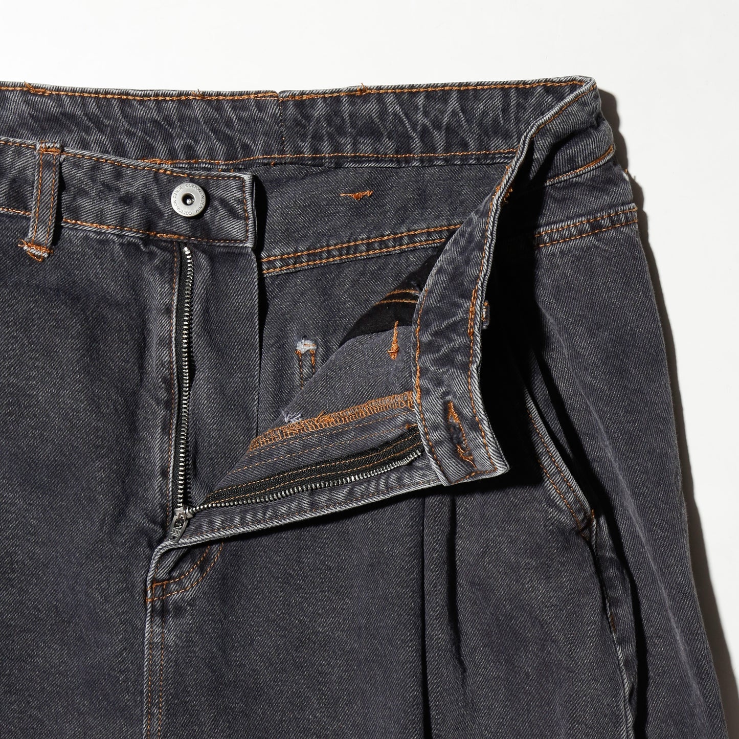 *one-off resized tuck jumbo baggy jeans