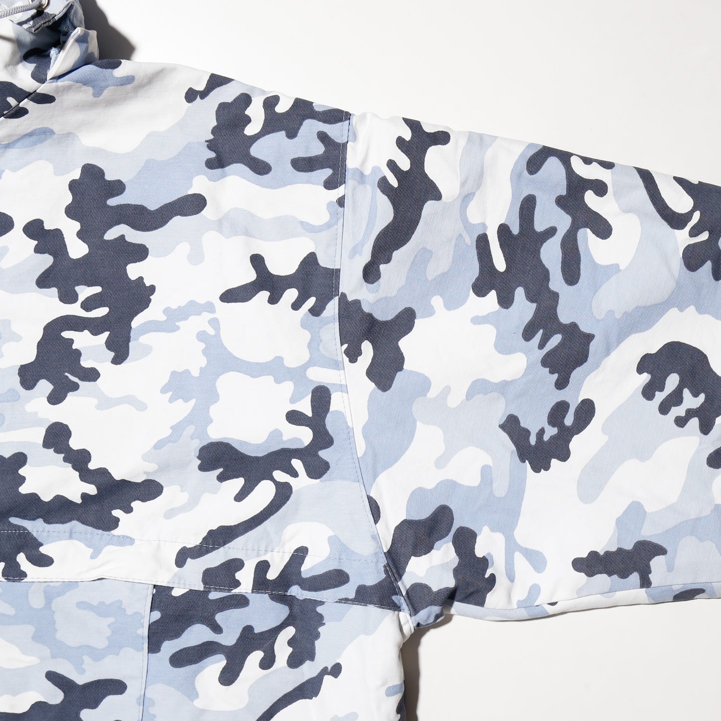 vintage camouflage anorack , detachable hoodie