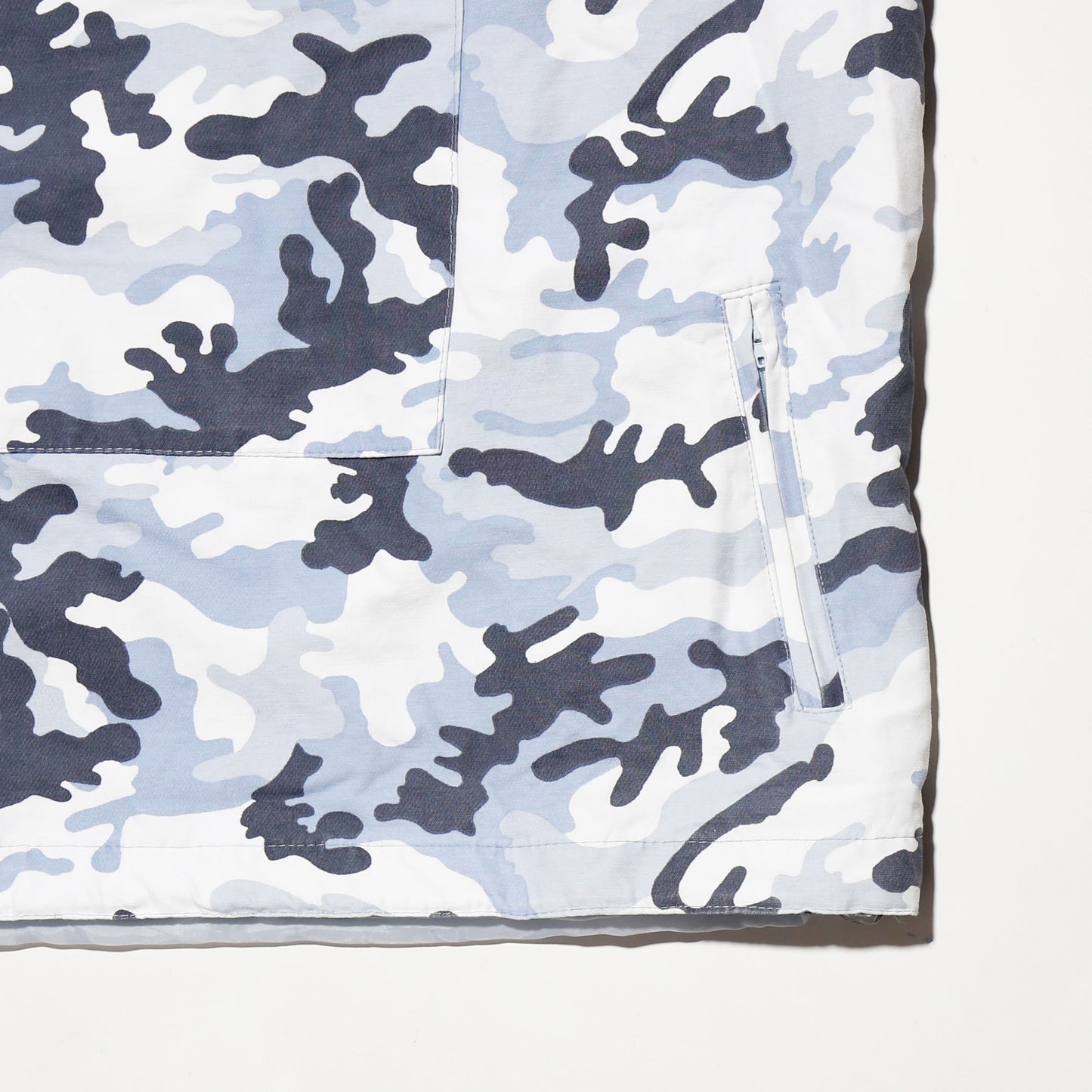 vintage camouflage anorack , detachable hoodie