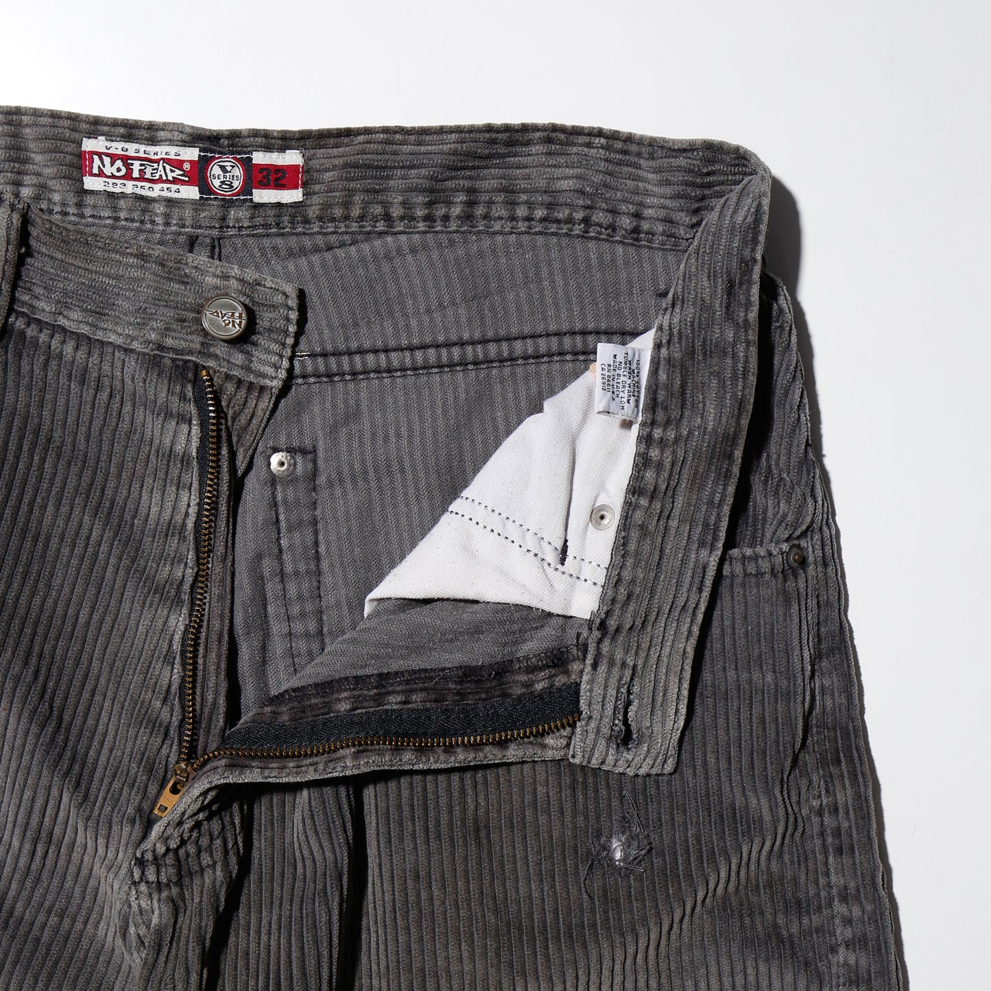 vintage 90's nofear corduroy broken shorts