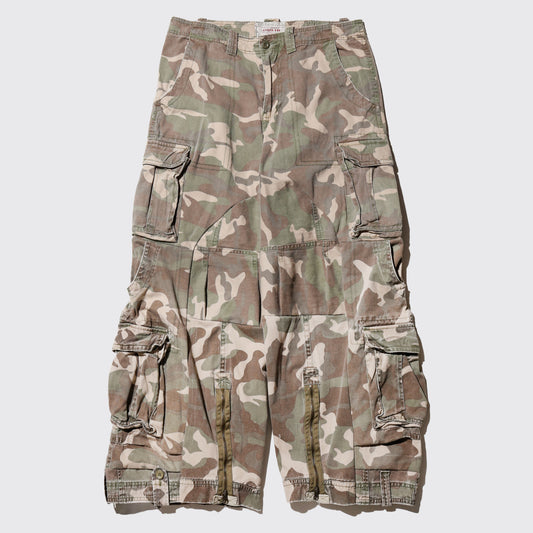 *one-off: wide parachute trousers