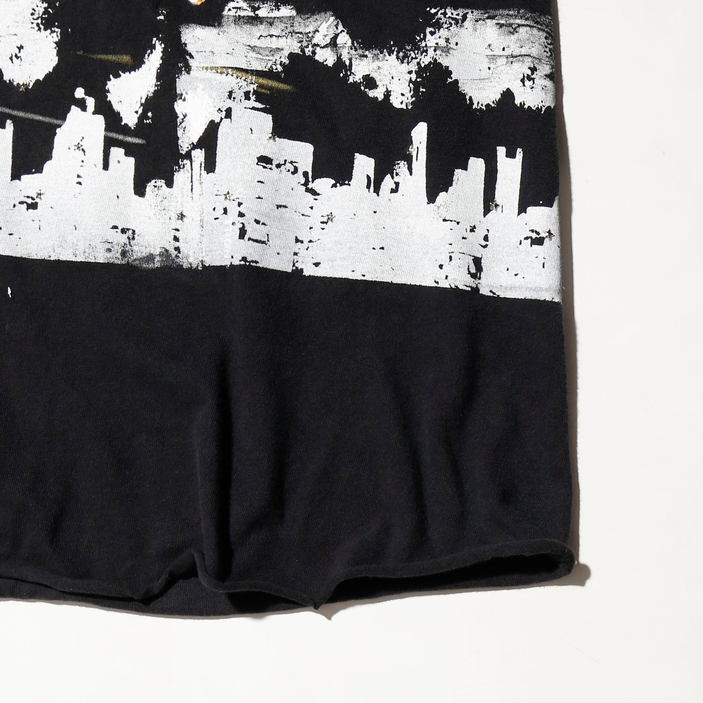 *one-off "the world is yours" hand screen n/s t-shirt