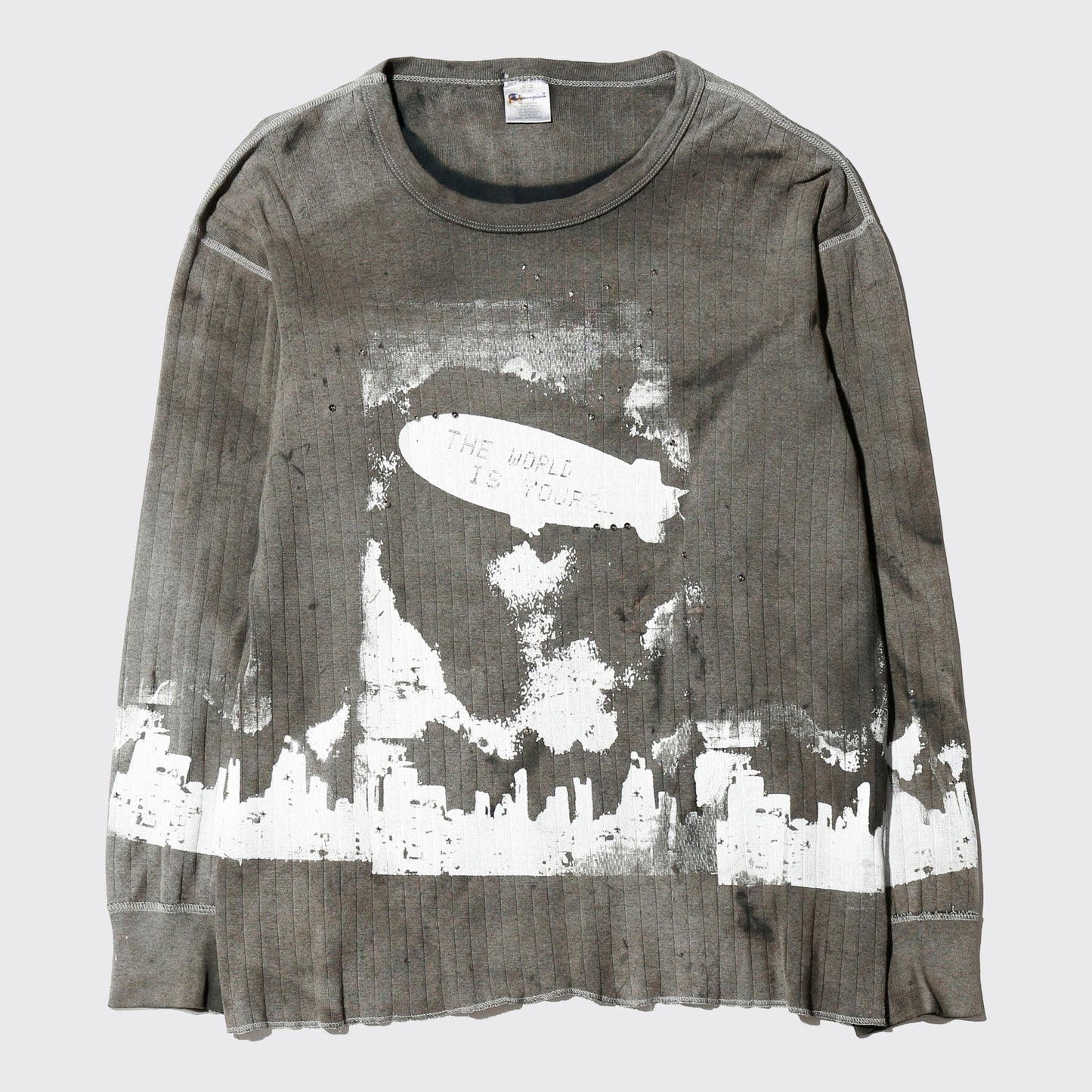 *one-off "the world is yours" hand screen l/s