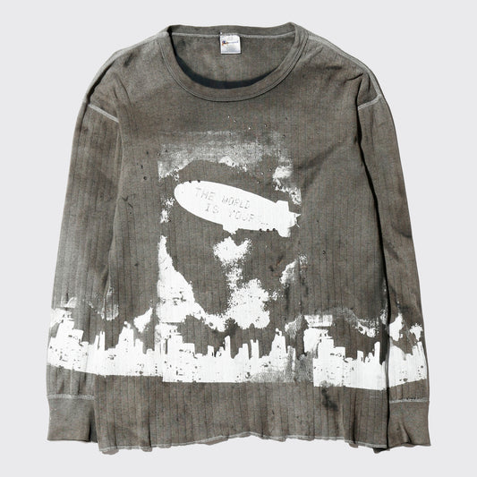*one-off "the world is yours" hand screen l/s