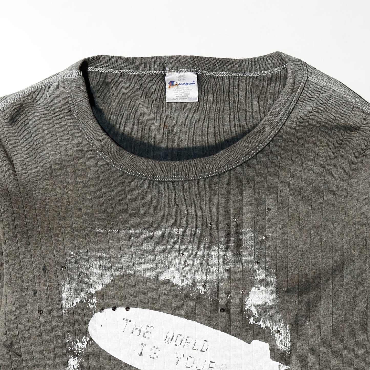 *one-off "the world is yours" hand screen l/s