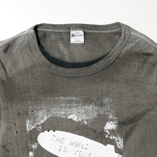 *one-off "the world is yours" hand screen l/s