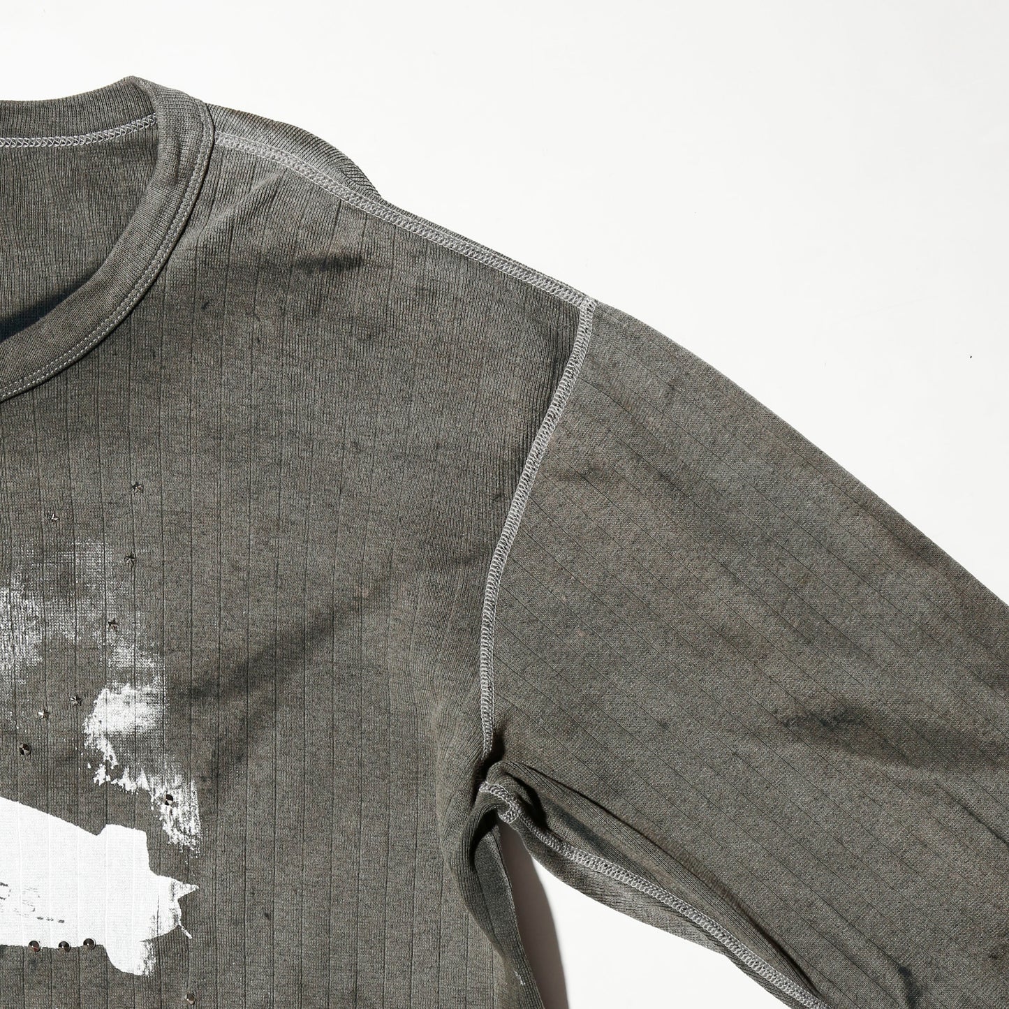 *one-off "the world is yours" hand screen l/s