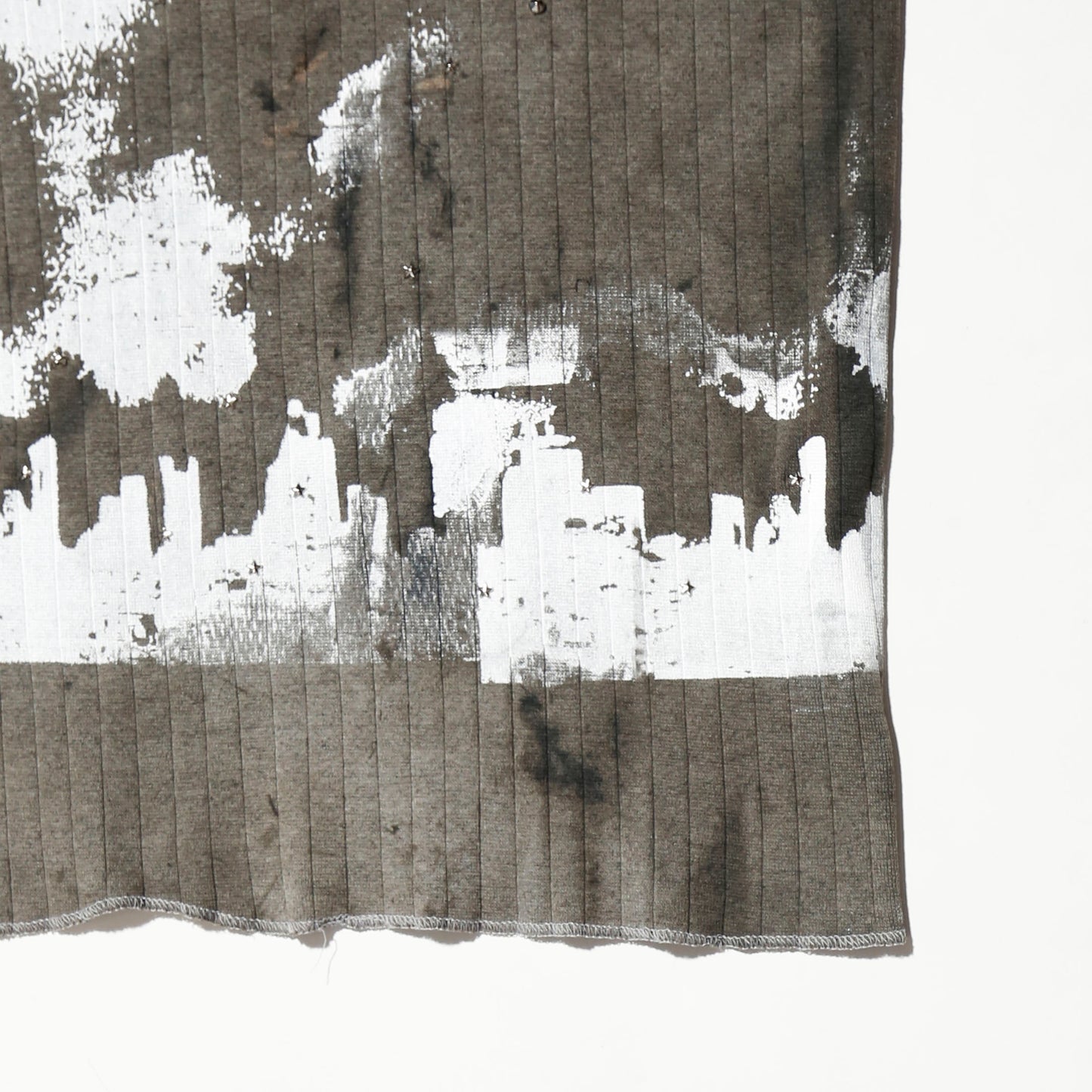 *one-off "the world is yours" hand screen l/s