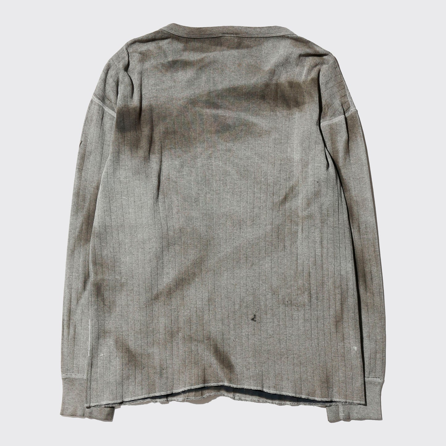 *one-off "the world is yours" hand screen l/s