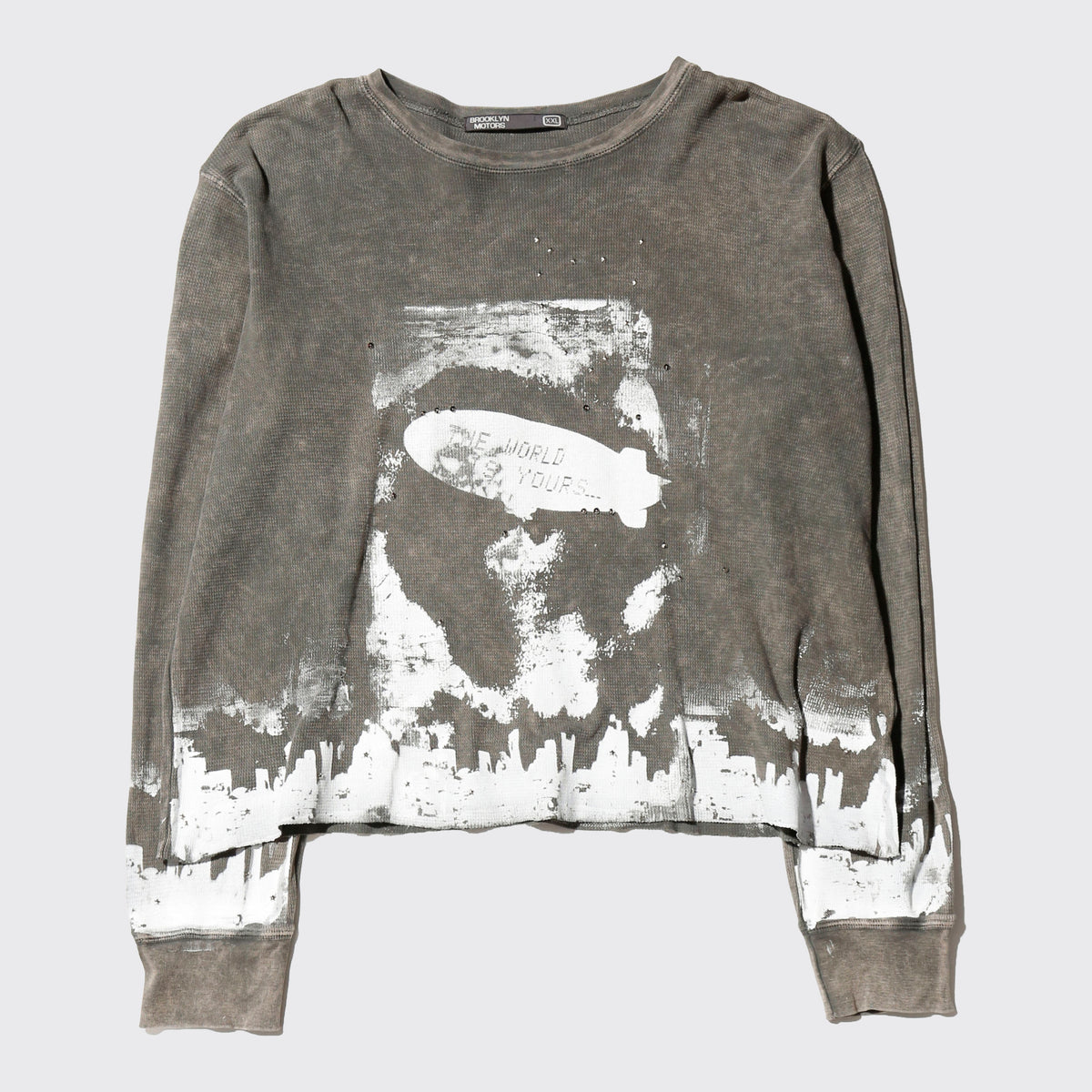*one-off "the world is yours" hand screen l/s