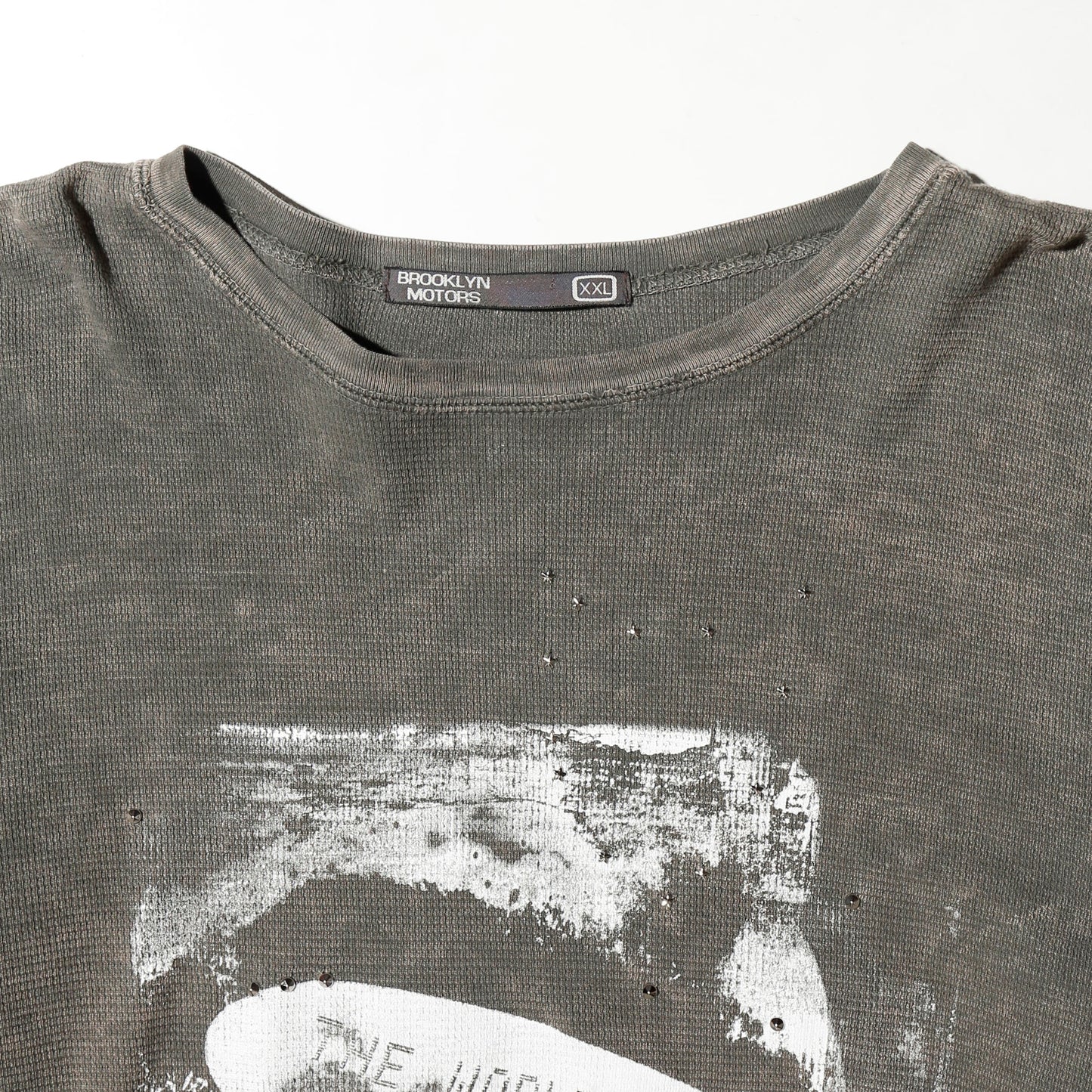 *one-off "the world is yours" hand screen l/s