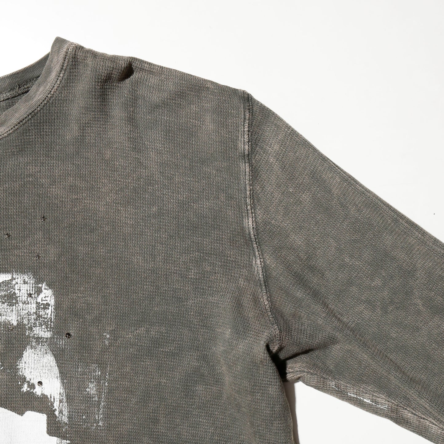 *one-off "the world is yours" hand screen l/s