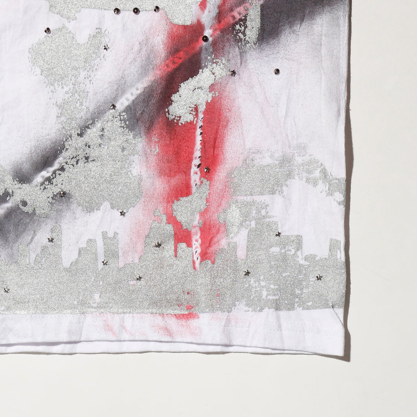 *one-off "the world is yours" hand screen t-shirt