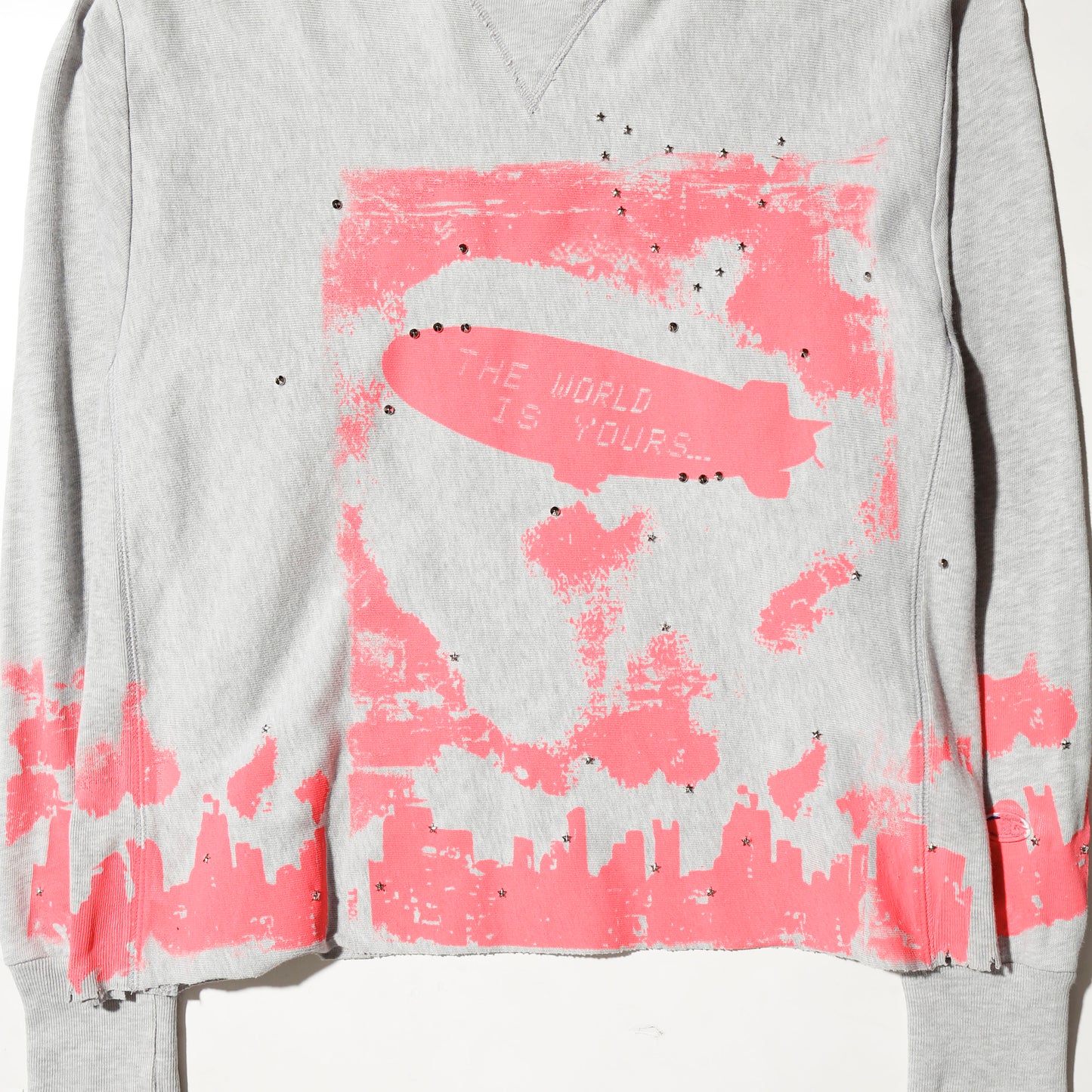 *one-off "the world is yours" hand screen l/s