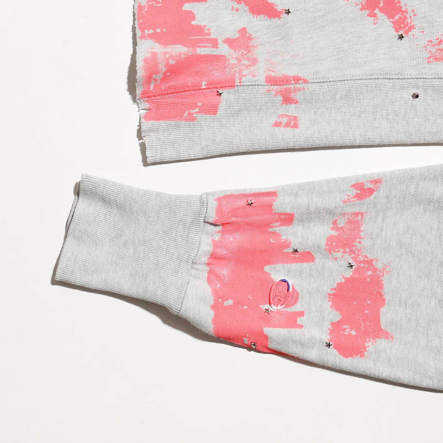 *one-off "the world is yours" hand screen l/s