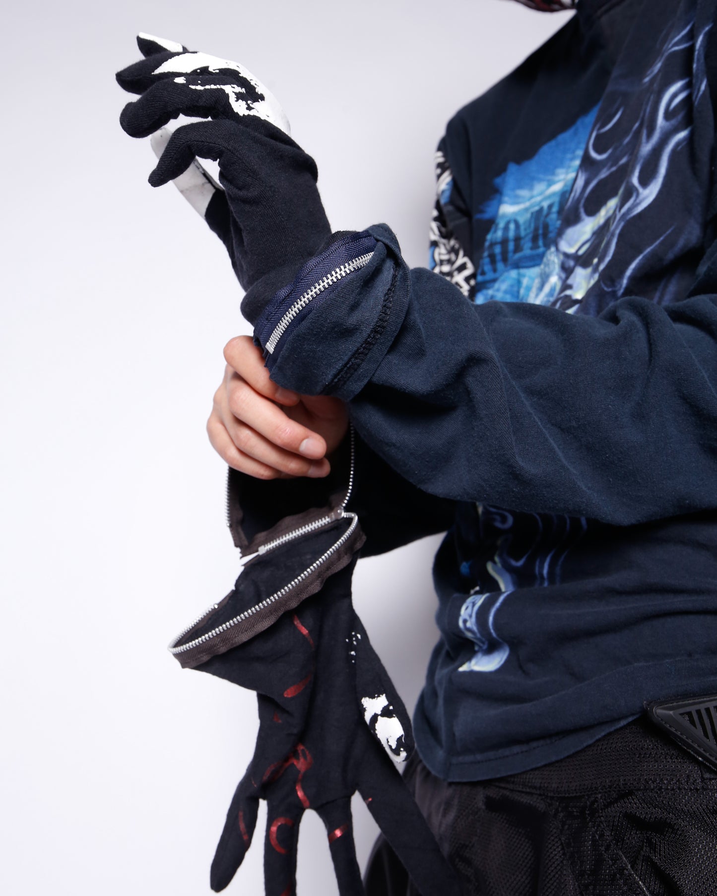 *one-off hybrid hooded cut sew, with detachable globes