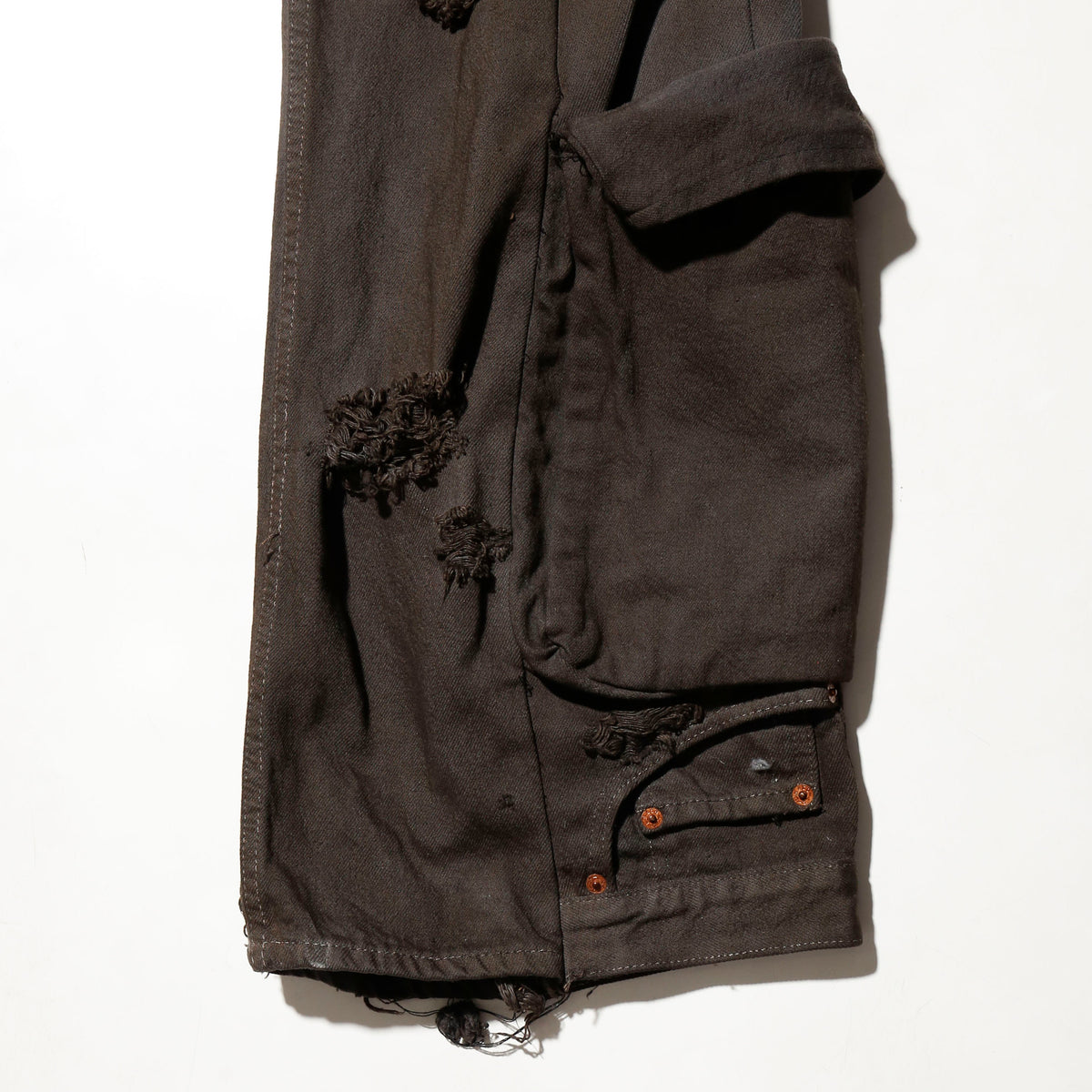 *one-off broken cargo upside down jeans: model-maddy finish