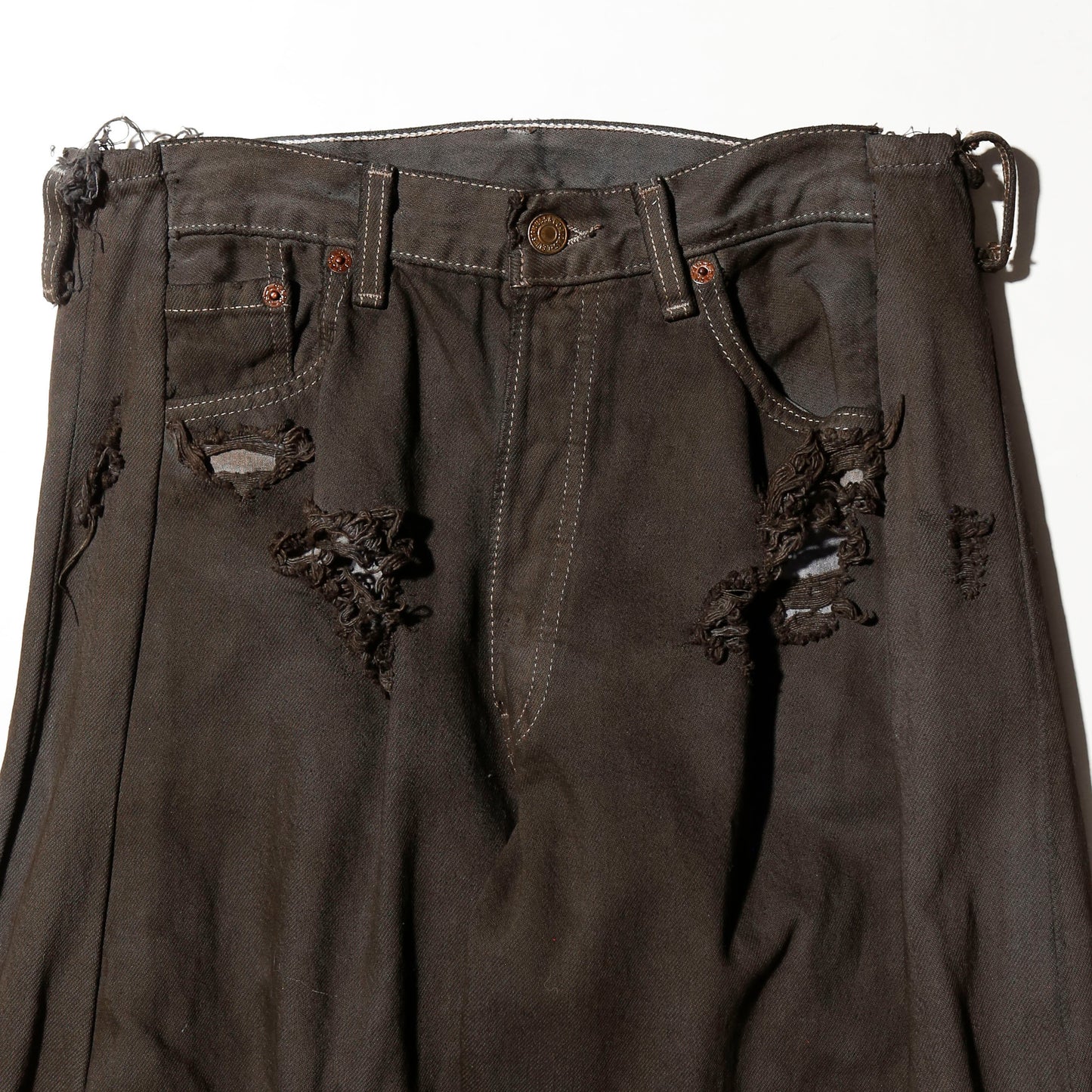 *one-off broken cargo upside down jeans: model-maddy finish